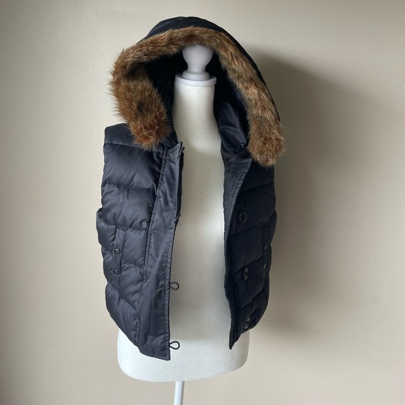 Women's GAP Hooded Puffer Vest - Sz. M(P) - Picture 3 of 5
